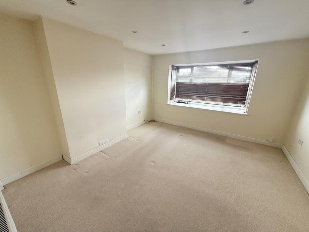 Lot: 134 - SEMI-DETACHED BUNGALOW FOR IMPROVEMENT - Living room with box window to front